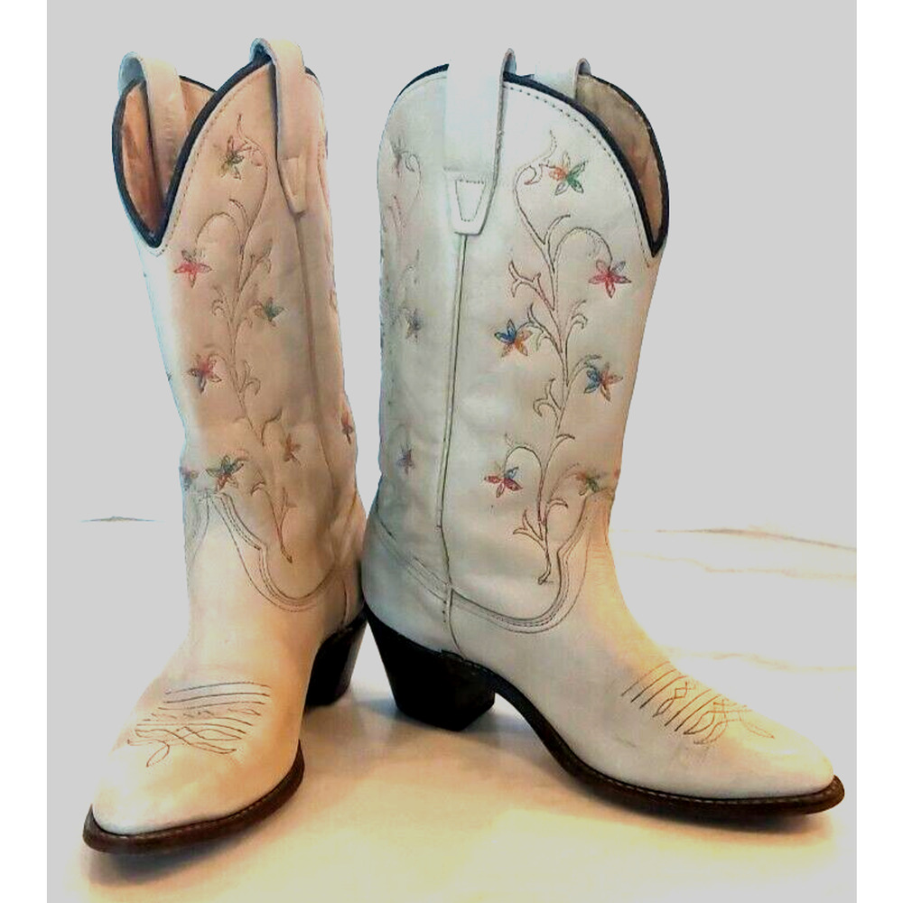 Wrangler Cream Embroidered Heeled Boots - Picture 2 of 11